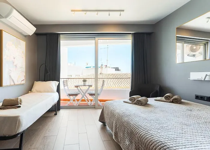 Gorgeous Flat 3min Walk To Apartman Albufeira