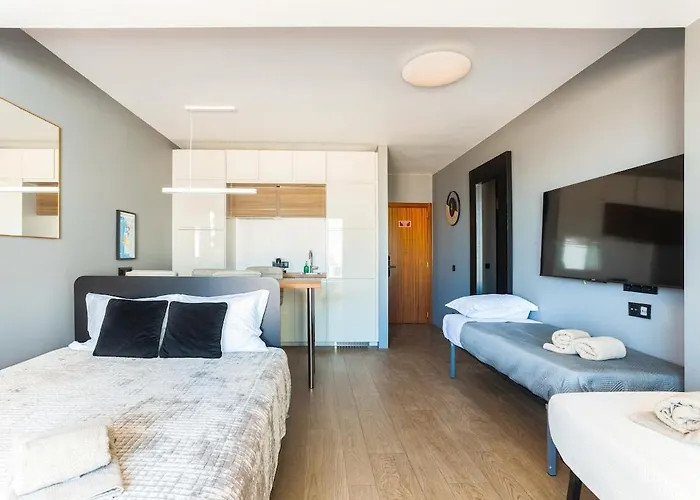 Gorgeous Flat 3min Walk To Apartman Albufeira